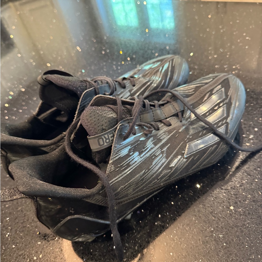 Like new -Adidas Adizero black football Cleats
Comes with box